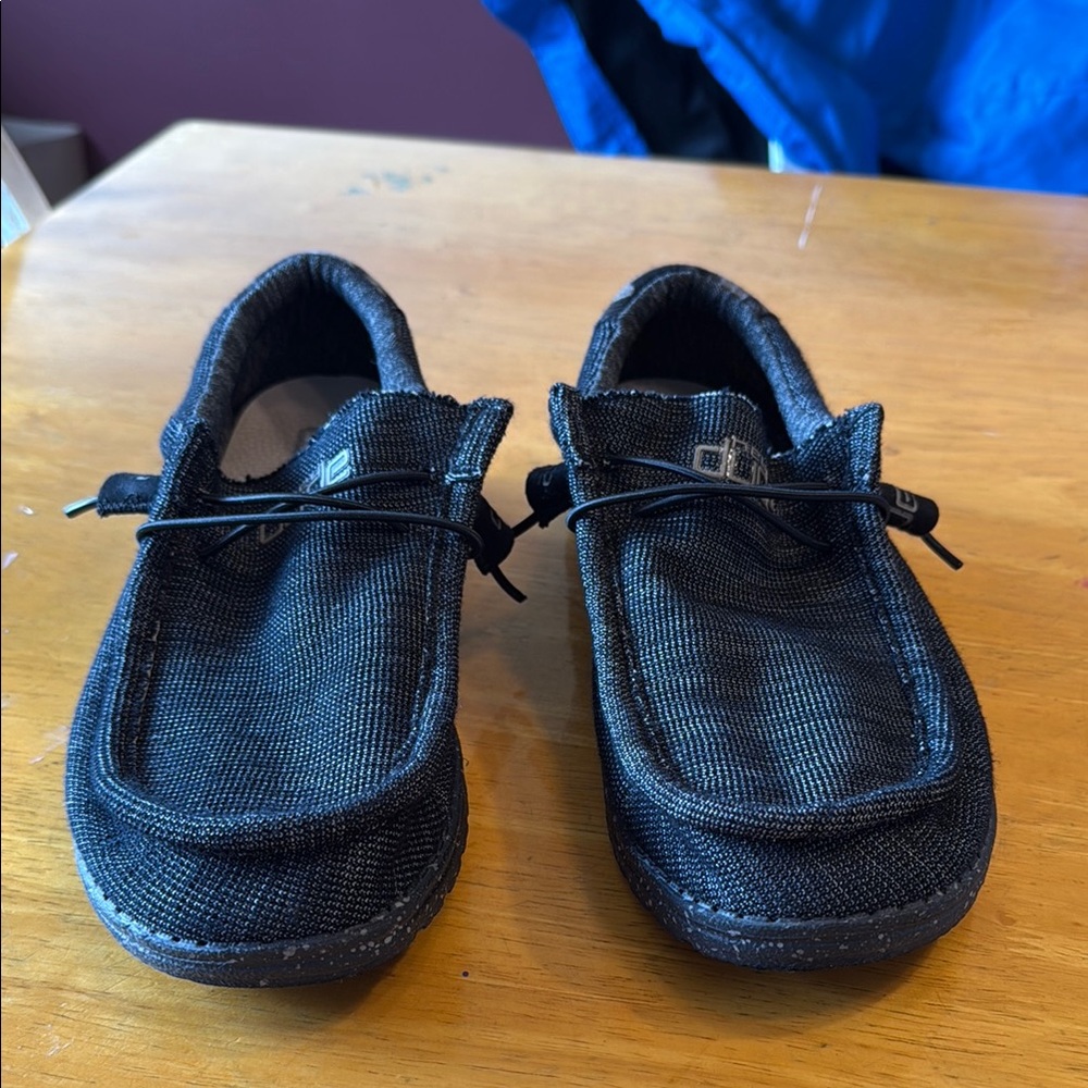 Hey Dude Wally Stretch Midnight Bunker. Size 9